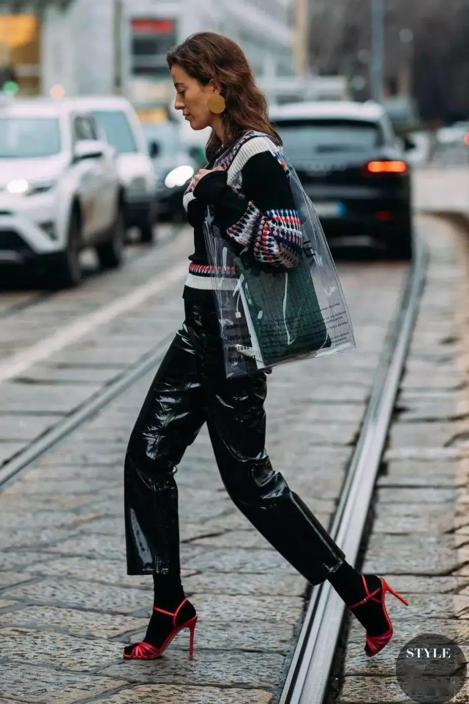 别再露脚踝了,今冬不流行露脚踝了露袜才更时髦