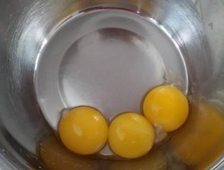 做蛋糕低筋面粉还需要过筛吗,做蛋糕如果用普通面粉会怎样