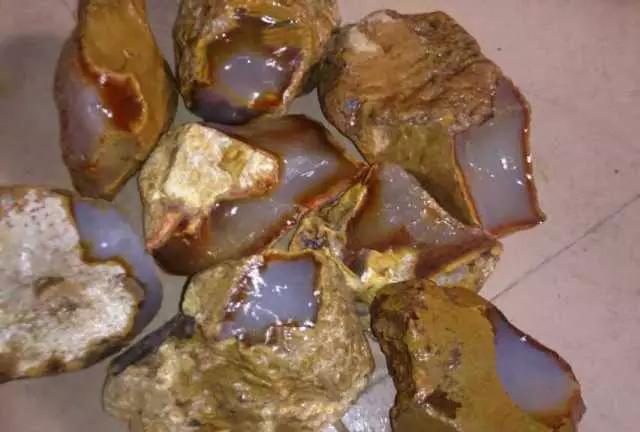 玉石鉴别最简单方法原石,沱江玉石原石的鉴别