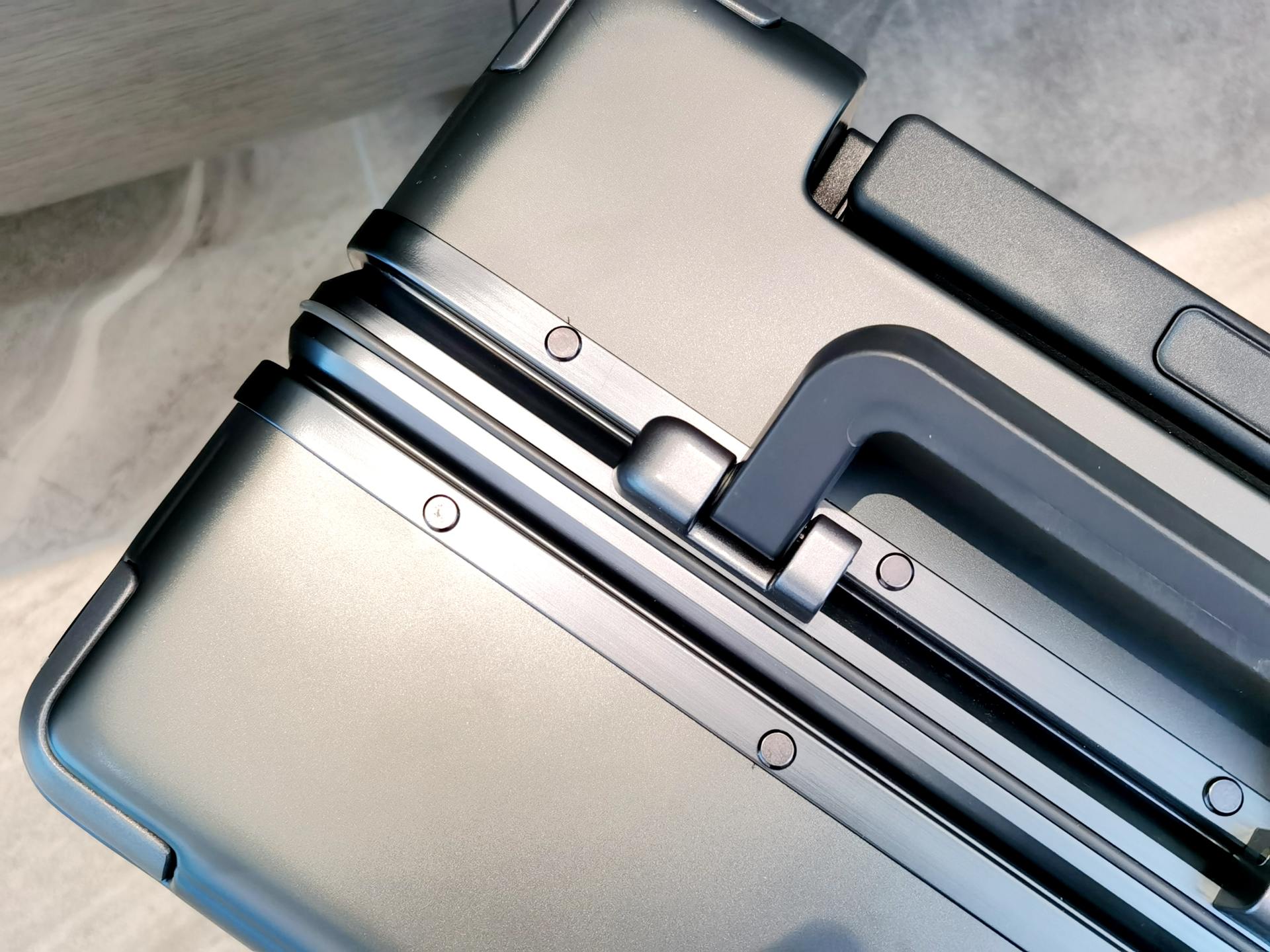 罗永浩地平线8号卖多少,罗永浩直播间旅行箱