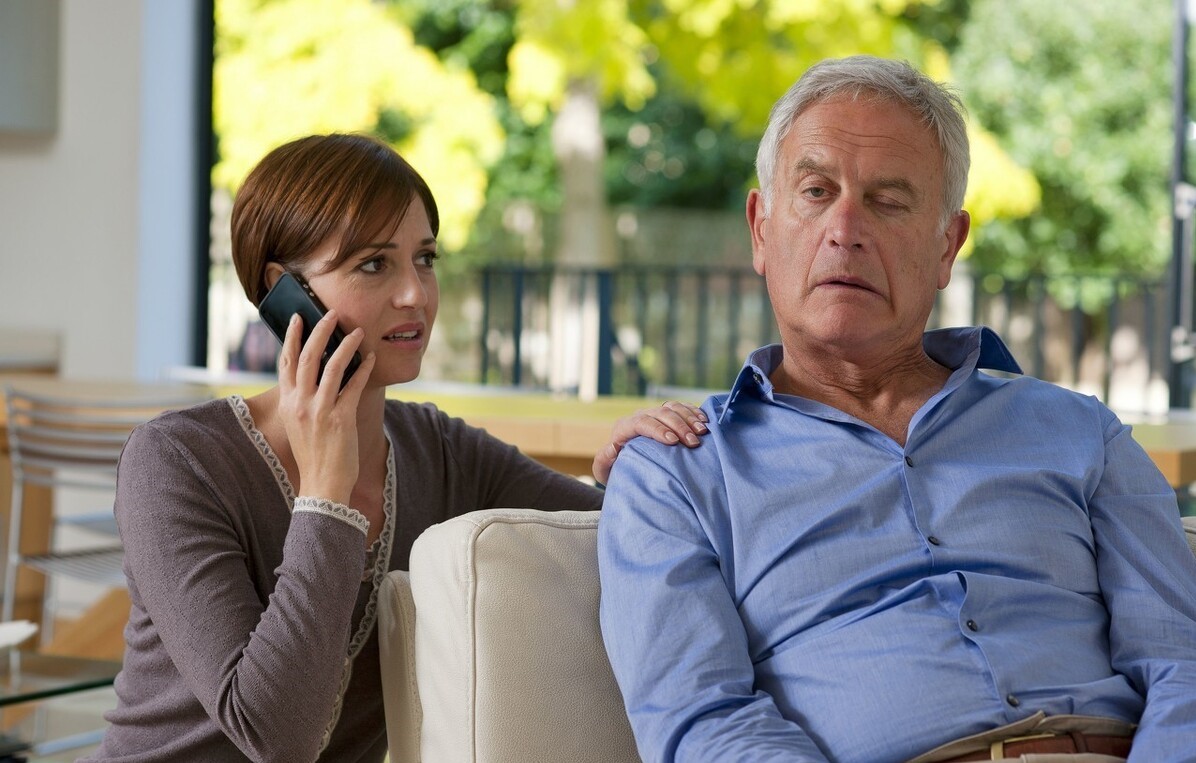 发现脑梗塞的前兆该怎么办,脑梗塞症状12个身体信号要小心