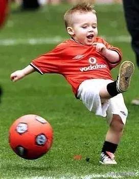 贝克汉姆大儿子利物浦,贝克汉姆大儿子是驼背吗