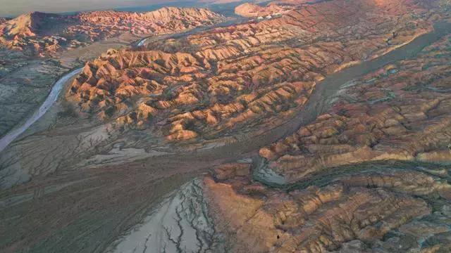 世界上最大规模的丹霞地貌风景区,红石峡奇特的丹霞地貌