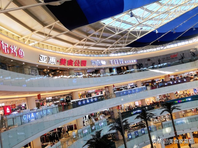 降温喝上这么一杯奶茶真的好惬意,天气冷了适合喝热饮的地方