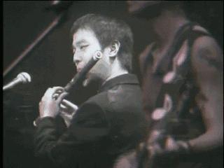 49岁窦唯近照曝光依然仙风道骨,窦唯到底是仙儿还是落魄