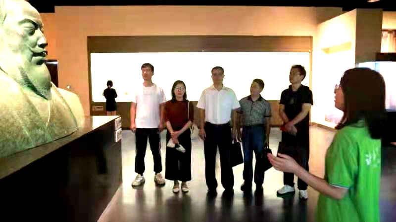 学院领导春节走访慰问一线教师,许昌学院文史与传媒学院2021