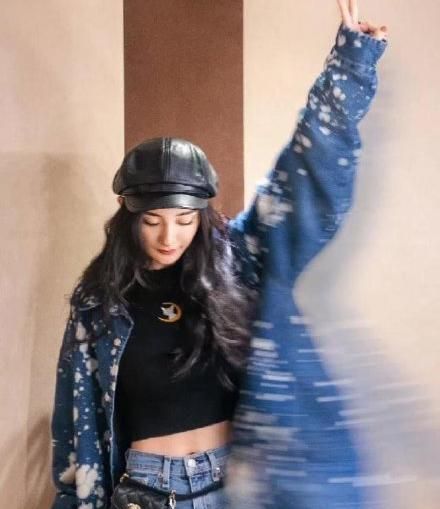 杨幂秀身材露脐装,杨幂露脐装露肚子