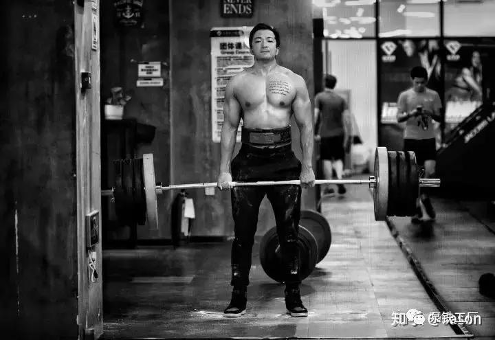 健身多久可以尝试力量举 (健身几年可以练力量举)