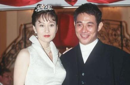 李连杰和利智的十年之约,李连杰为利智放弃黄秋燕后悔吗