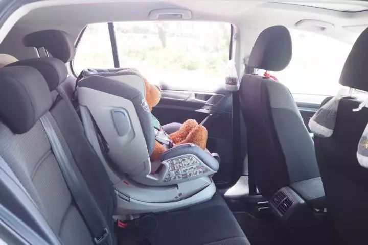 婴儿多大可以使用半躺安全座椅,安全座椅0-12岁可坐可躺测评