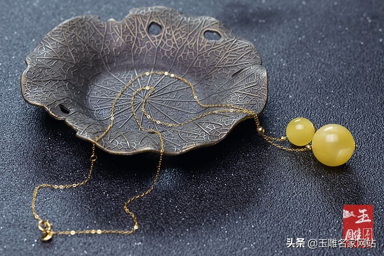 蜜蜡链子配蜜蜡锁骨链,天珠锁骨链和蜜蜡锁骨链哪个好看