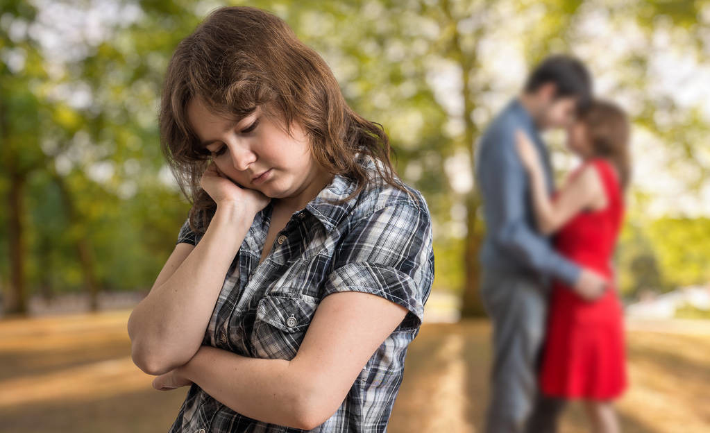 分手后想挽回男朋友该怎么做,分手后发什么朋友圈挽回对方