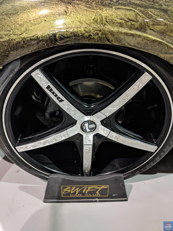 改装“剪刀门”的克莱斯勒PT漫步者,由丑变帅的蜕变过程