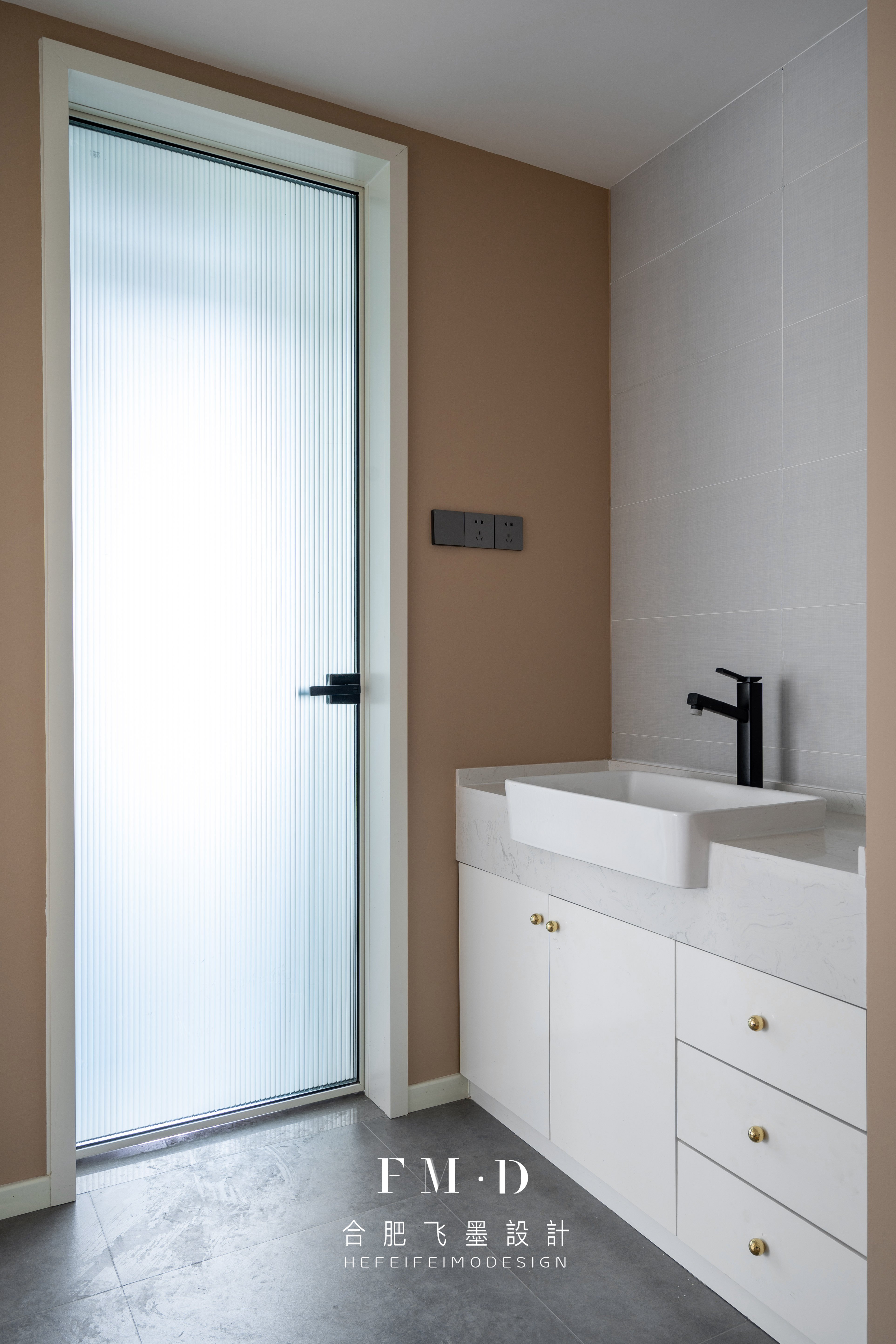 门洞不装门，这个细节要做到位：包一圈门套保护墙面，效果好看