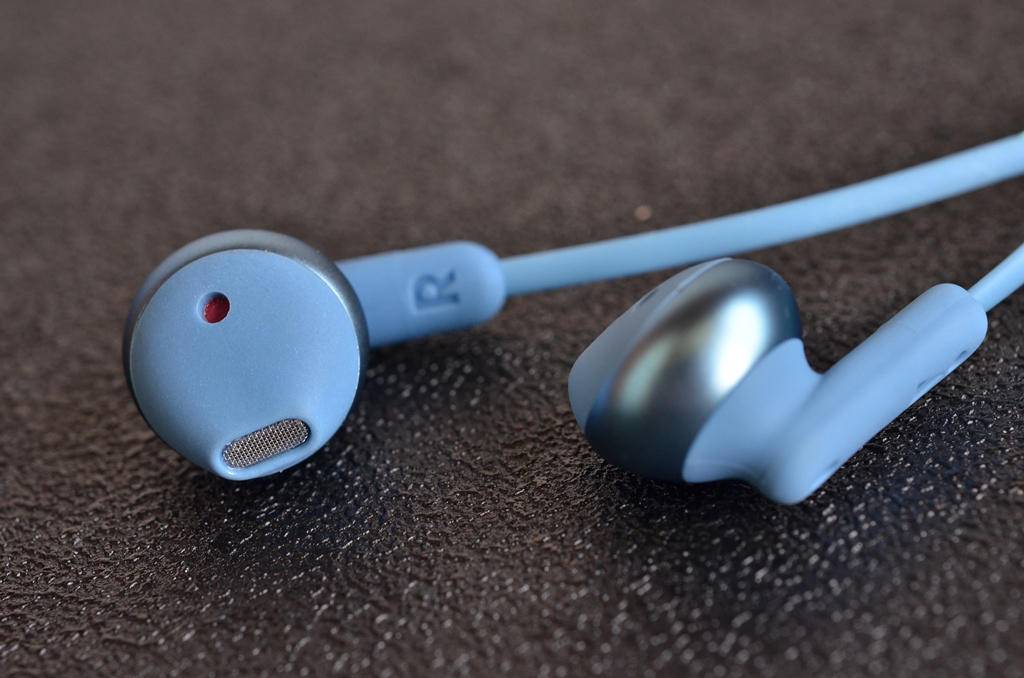 原装进口jbl蓝牙音箱价格,jbltune215bt无线耳机评测