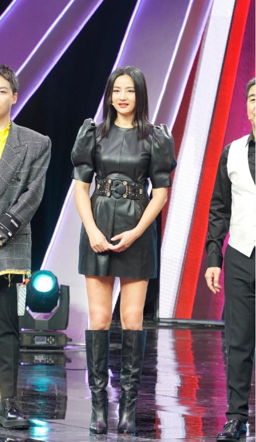 瞿颖真是太会保养了，48岁的年纪皮肤状态似少女，谁看了不羡慕