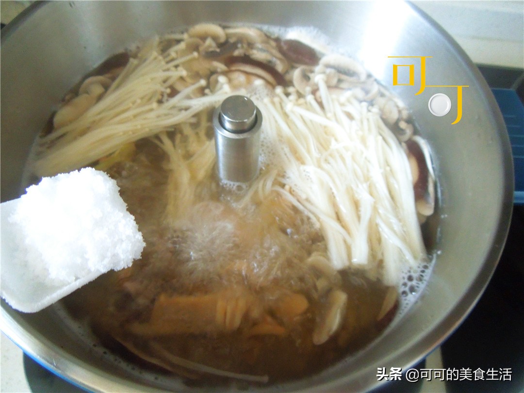 墨鱼干菌菇炖鸡,墨鱼干煲汤搭配什么菌菇