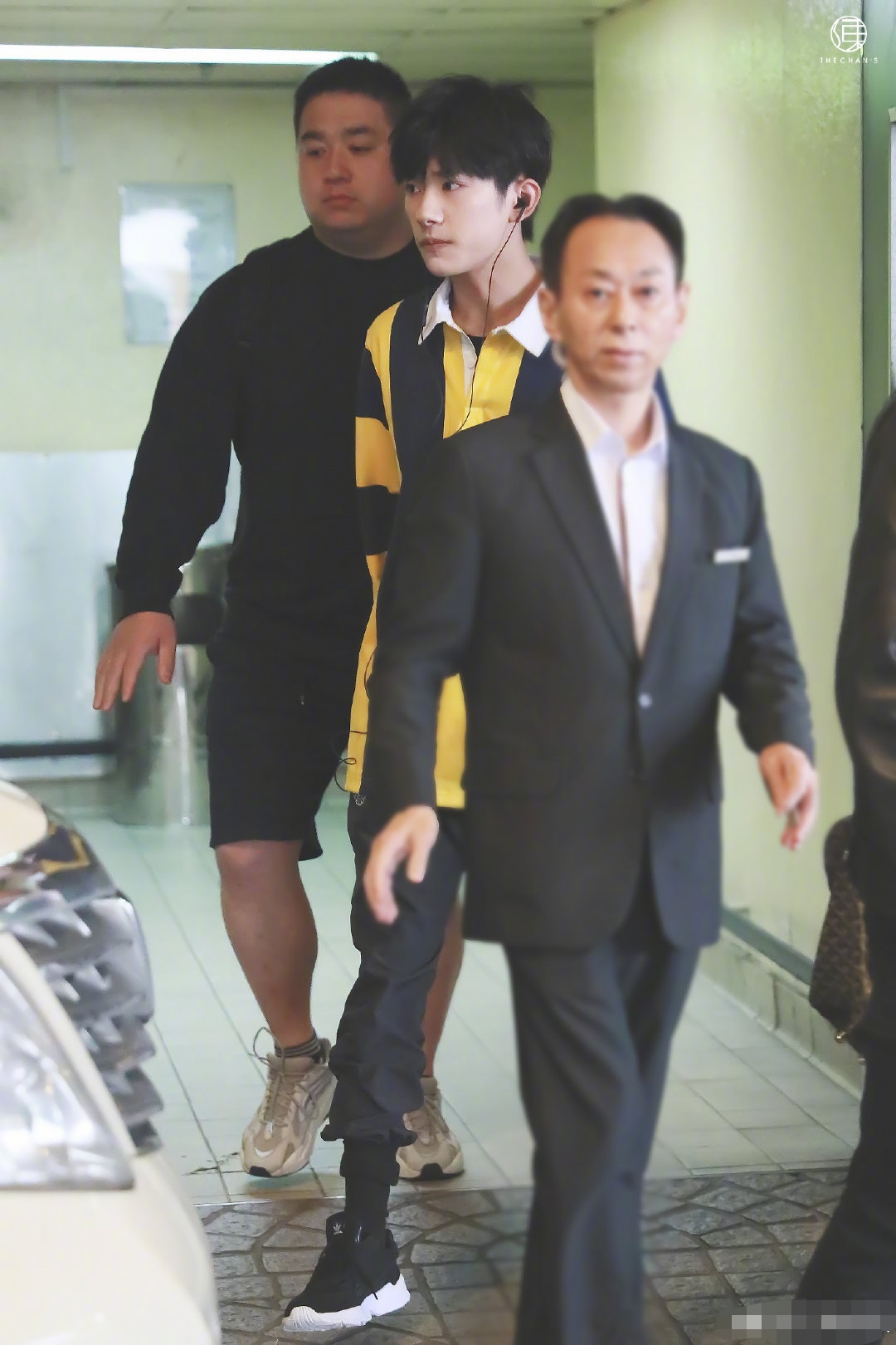 易烊千玺和香港资深演员见面,易烊千玺在香港优秀吗