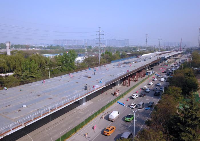 推进市政基础设施建设,我市城市基础设施建设