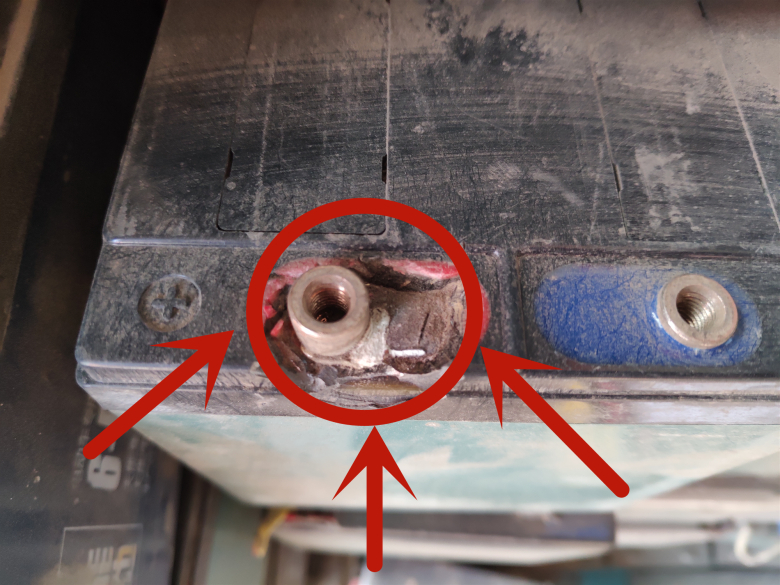 汽车电瓶断格修复步骤,电瓶坏了一个格怎么修复