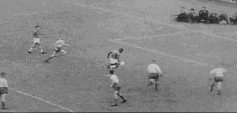 王的两面人生：球技成圣，大嘴无脑的贝利