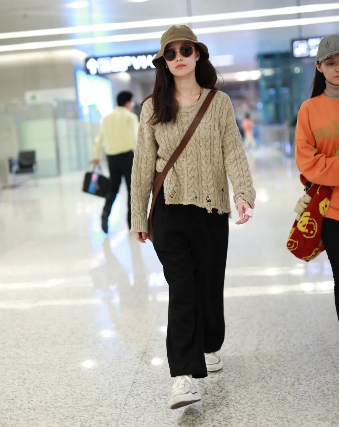 今年流行的帆布鞋品牌,今年流行的帆布鞋颜色学生