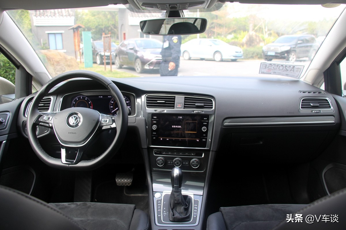 大众高尔夫2021款280TSIDSGR-Line空间,运动感十足全新大众高尔夫实车