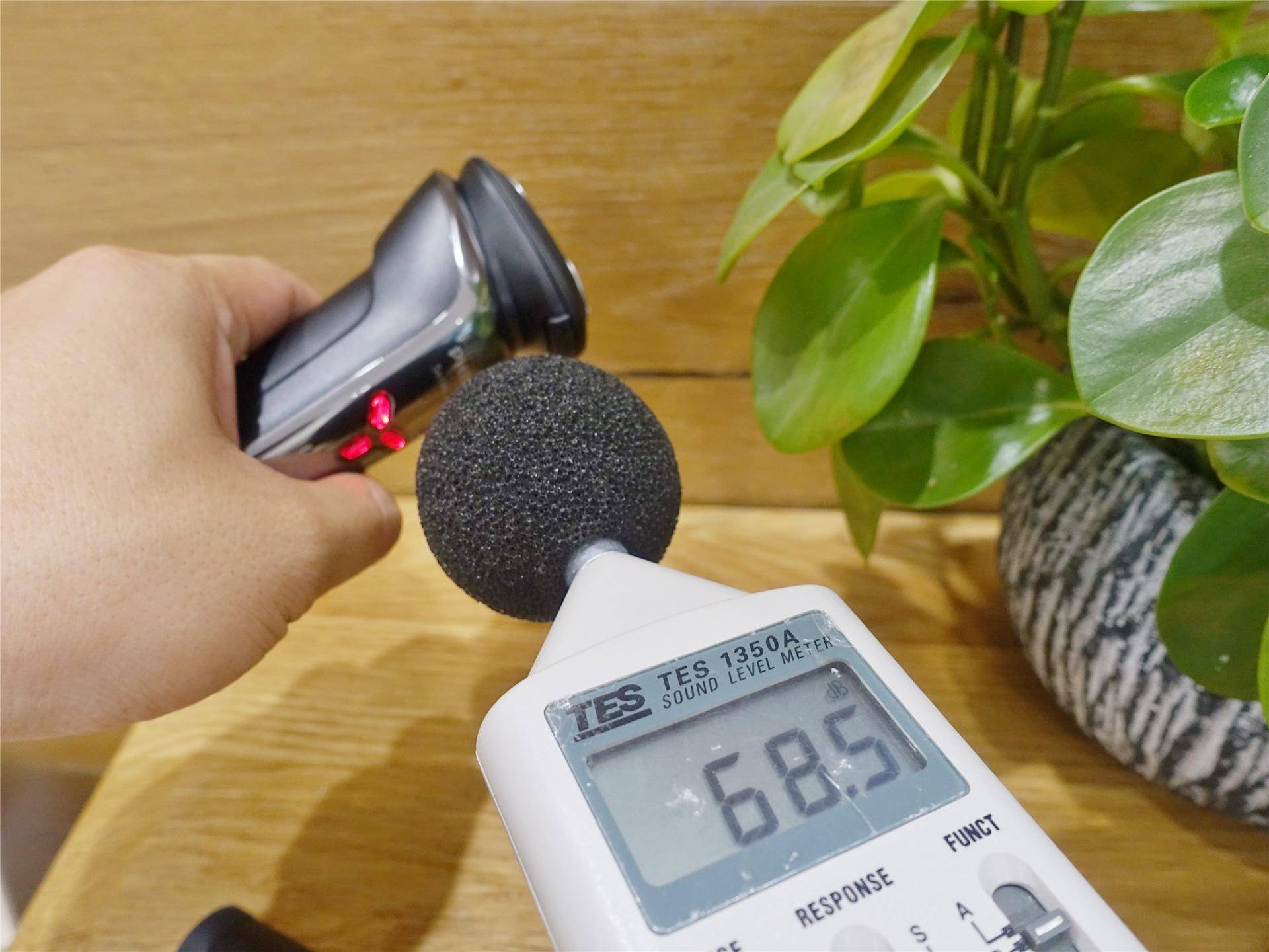 飞利浦剃须刀s2302和s1203,飞利浦s2302剃须刀能水洗吗