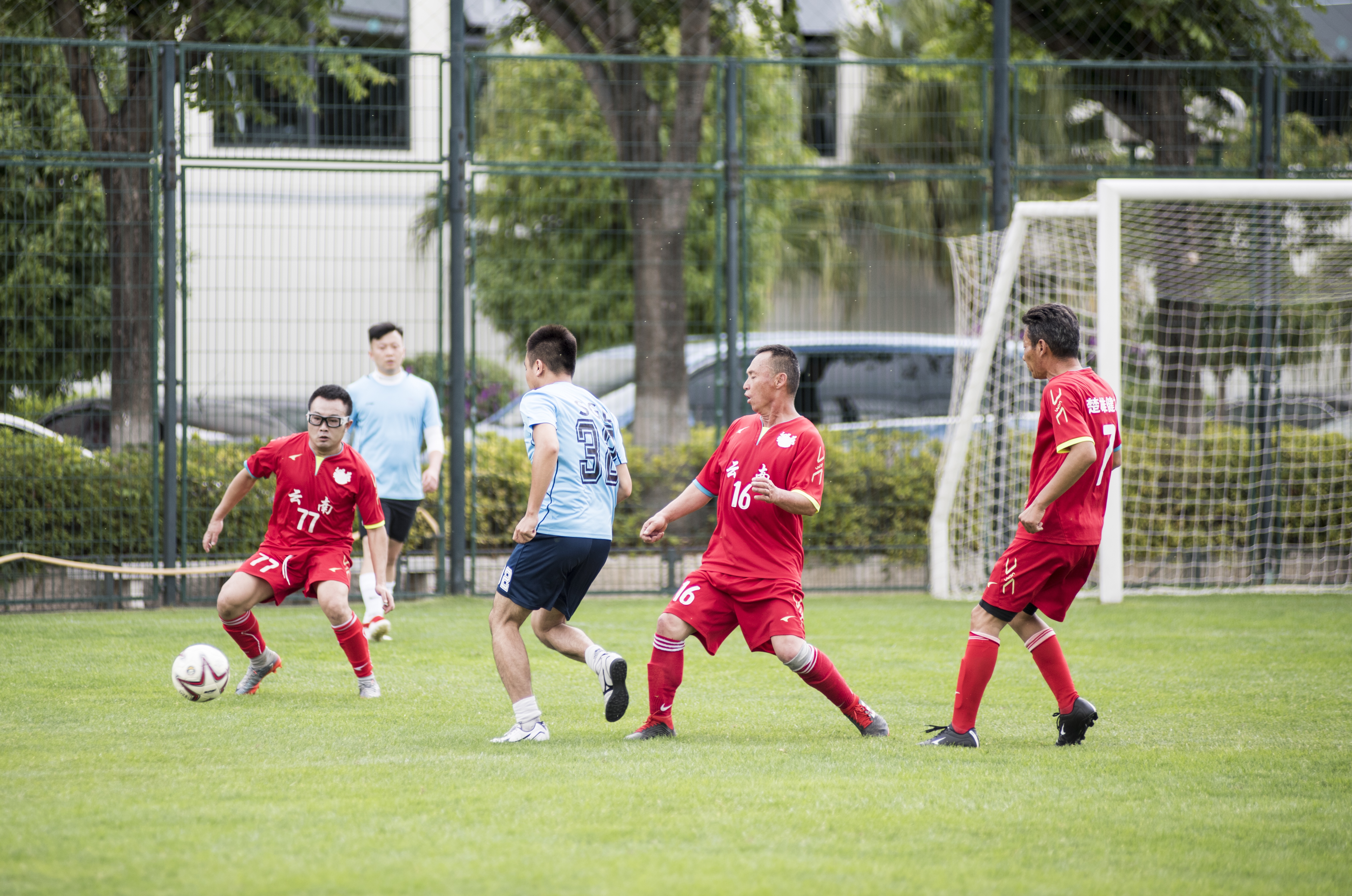 国庆期间草根足球彝州相约康体休闲“一举两得”