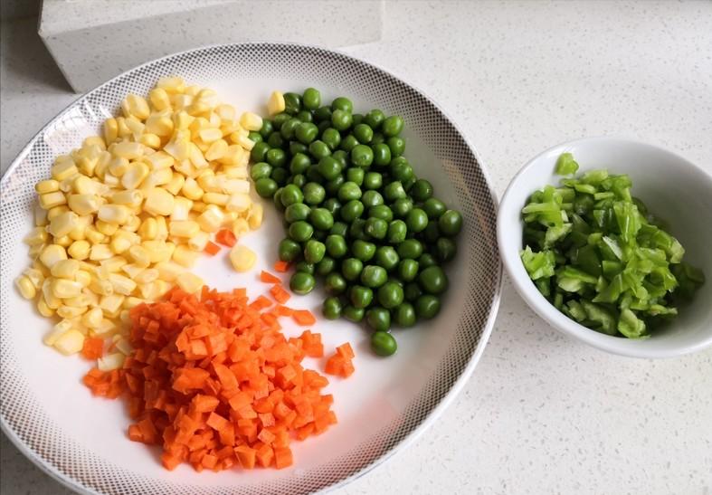 如何用六寸披萨做披萨,用披萨胚子做牛肉披萨