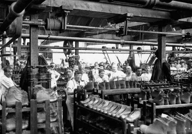 没有鞋带的英伦风马丁靴如何搭配,小个子马丁靴的多种穿搭