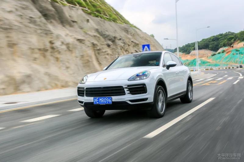 保时捷2024款卡宴coupe石英灰街拍,保时捷卡宴coupe2024款音响效果