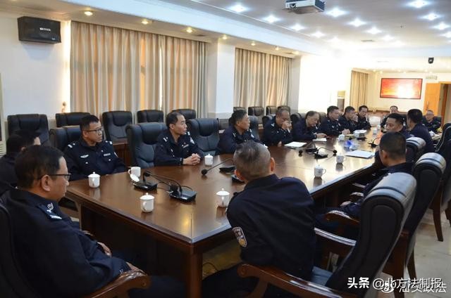 百吨王爆胎淋水,百吨王压塌大桥后续处理