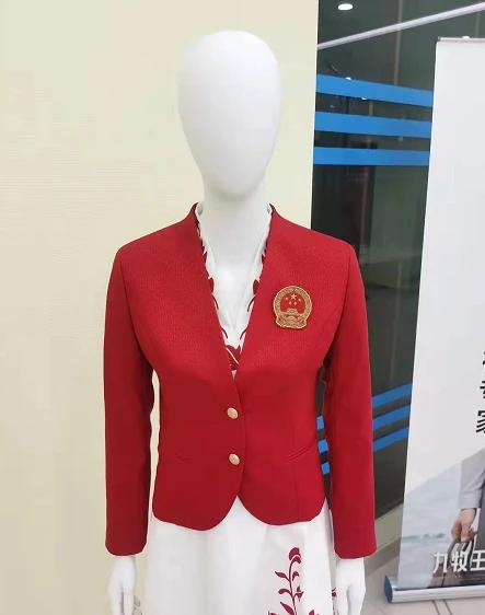 朱婷参加的红毯,朱婷穿红装视频