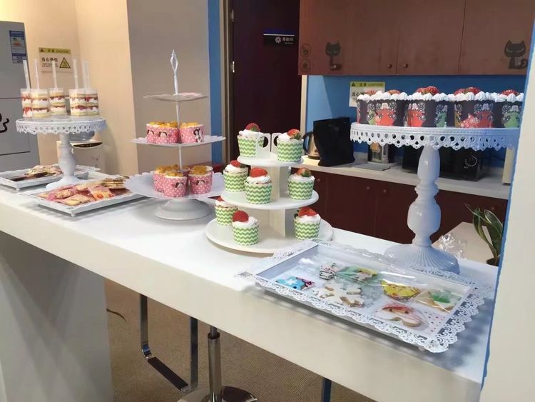 我陪女儿做烘焙年入20万女儿上了报我也成网红