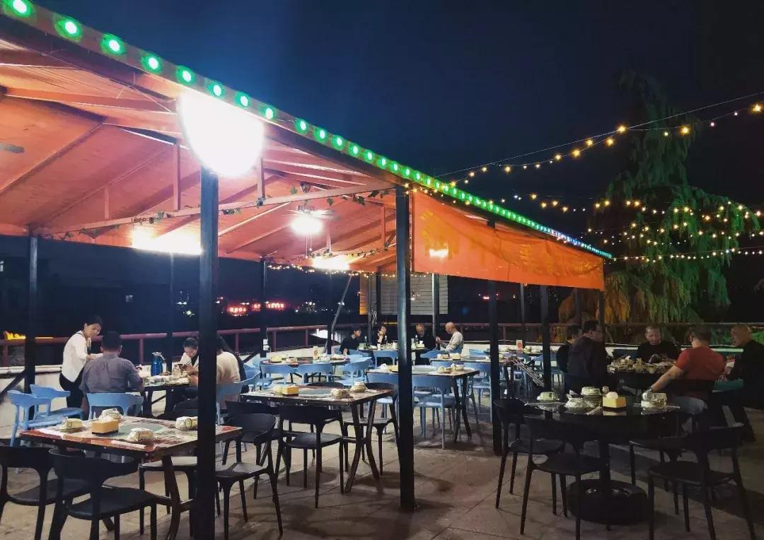 龙门小龙虾烧烤,夏天路边大排档撸串啤酒小龙虾