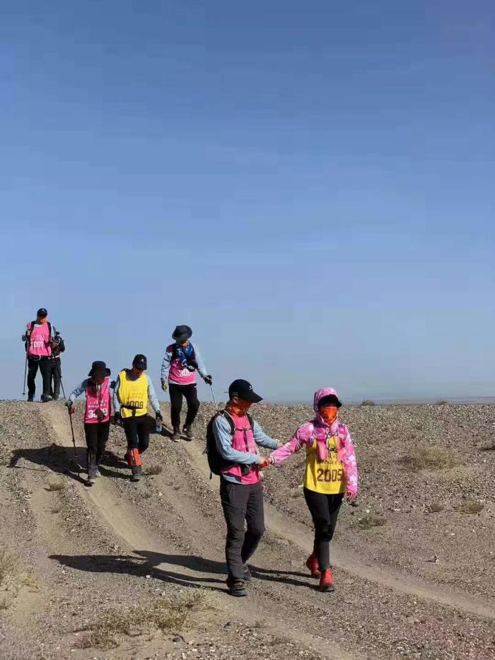淮南朝阳医院18名医生,两天一夜暴走56公里,平庸的生活中拥抱你