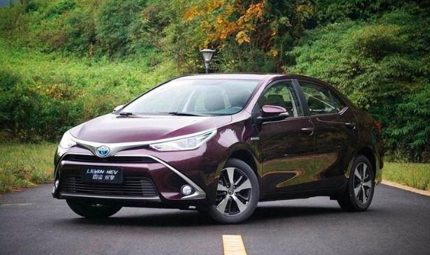 宝来和雷凌哪个空间大,买宝来轿车中配的好还是低配的好