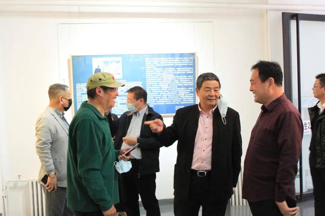 周颖超个展《蜕变》Seaandland在京开幕