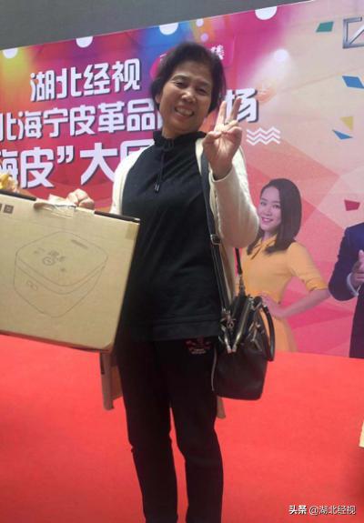 武汉人自己的狂欢！数千人齐聚汉口北海宁皮革品牌广场畅玩“嗨皮大团购”
