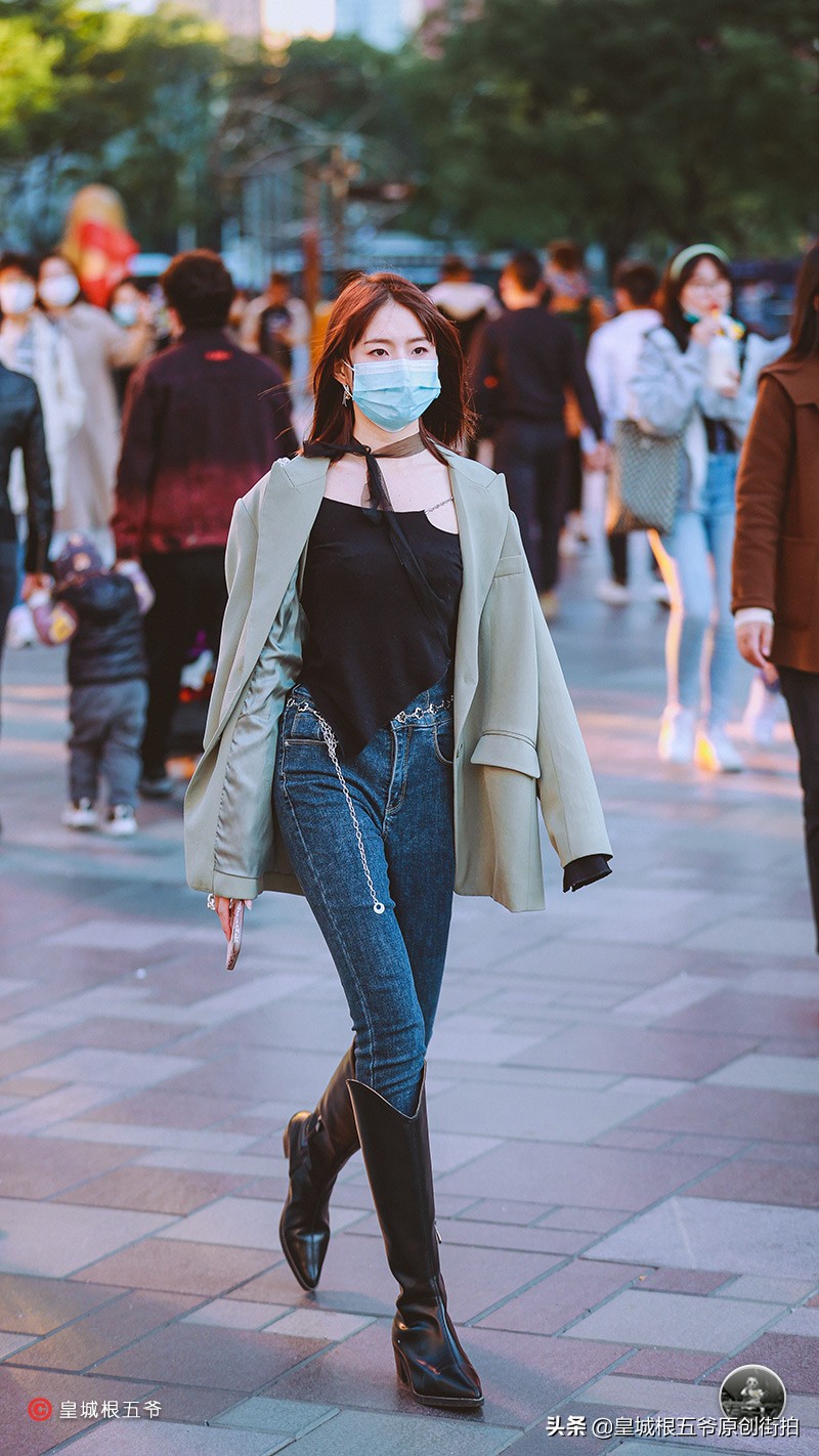 街拍：让自己变得更加的时髦，你可以提升自己的魅力指数