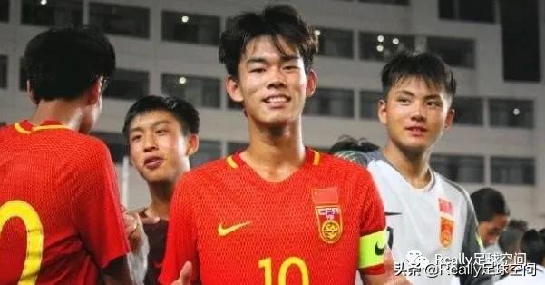 何小柯国青队长,国青队长何小珂图片