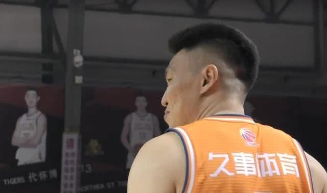 詹姆斯30岁断崖式下滑视频,詹姆斯断崖式下跌的原因