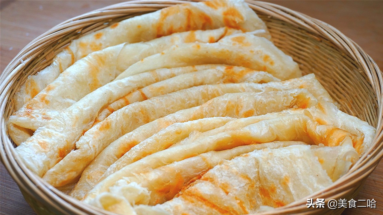 大饼表面干硬怎么回事,烙饼柔软起层有秘诀教你这3个