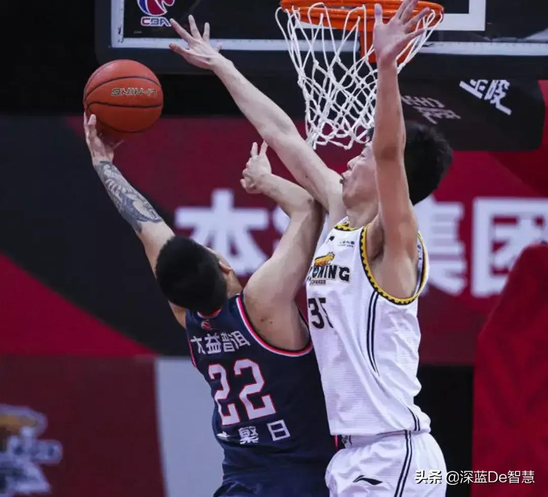 杜锋打口哨,杜锋吹口哨图片