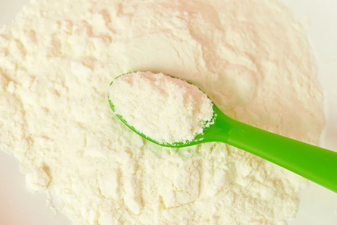 为什么飞鹤奶粉比进口奶粉便宜,为什么飞鹤奶粉比进口奶粉贵