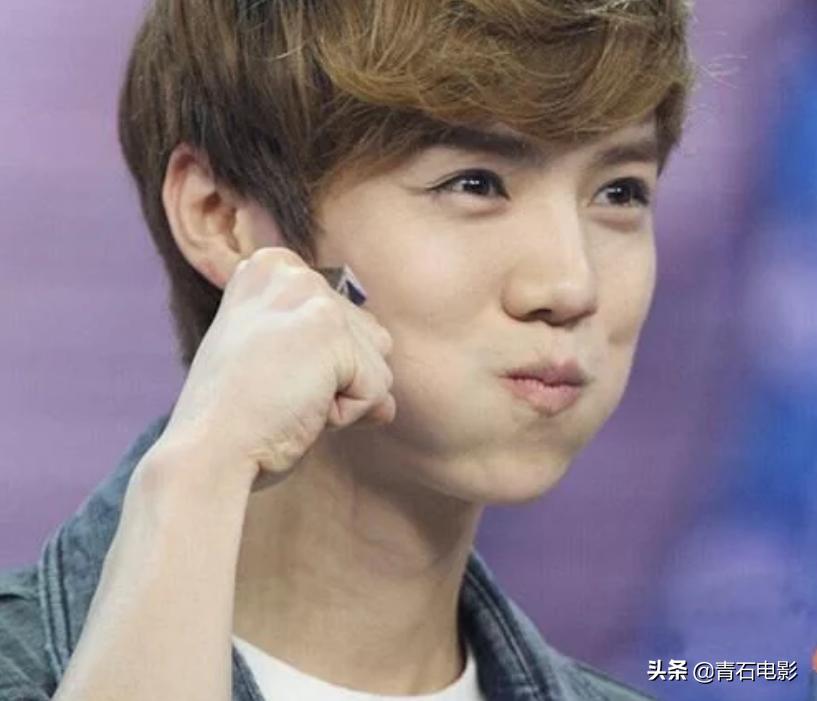 鹿晗戴帽子头发压塌了,鹿晗军帽压不住刘海