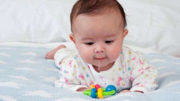 孩子脾胃虚弱脸上有白斑怎么推拿,脸上皮肤粗糙是跟脾胃有关系吗