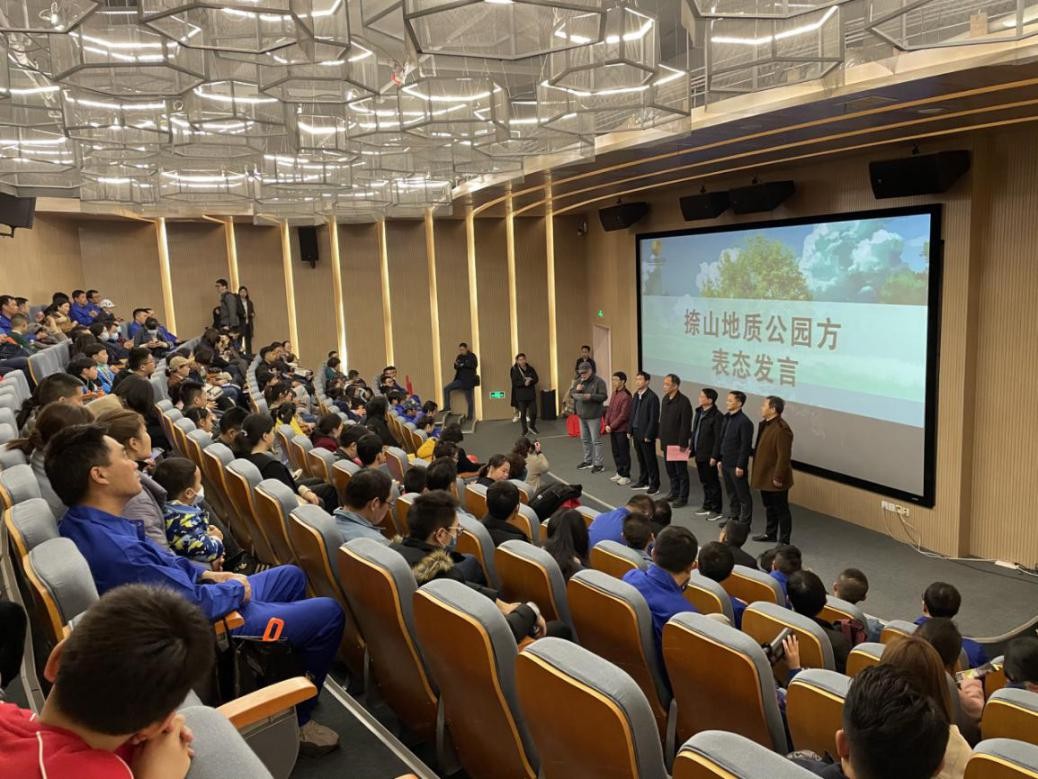 捺山植树活动暨“扬州市林业科普基地”揭牌仪式顺利举行