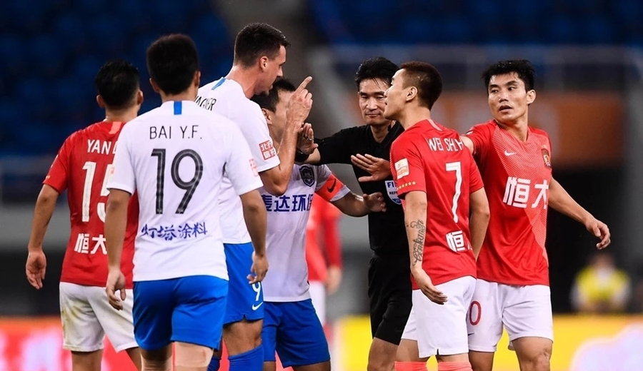 一地鸡毛高拉特,现场直播中超恒大对泰达